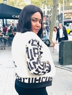 Perfil de Zenah, una mujer soltero(a) de 39 años en La Barceloneta