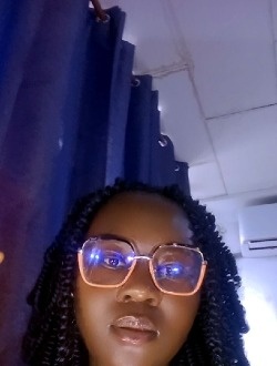 Caroline's profile, a single 27-year-old a woman in Abé