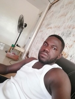 Roger's profile, a single 35-year-old a man in Lomé