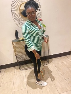 Huguette's profile, a single 29-year-old a woman in Douala