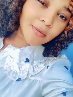 Lili's profile, a single 27-year-old a woman in Douala