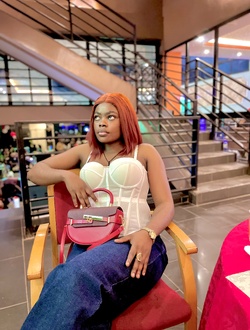 Marie's profile, a single 24-year-old a woman in Yaoundé