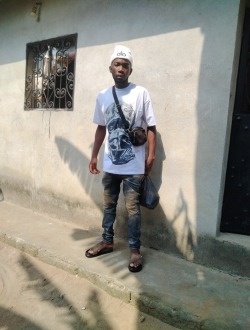 Julio's profile, a single 29-year-old a man in Douala