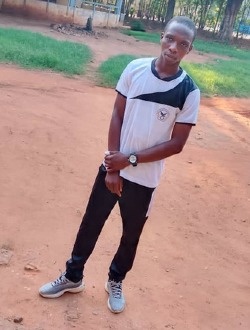 Emmanuel's profile, a single 20-year-old a man in Adéti-Kopé