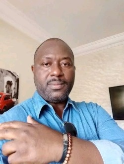 John Blessing's profile, a single 47-year-old a man in 'Açaçda