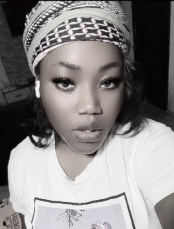 Marie's profile, a single 28-year-old a woman in Abi