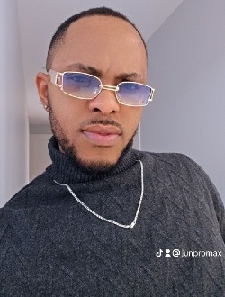 Jun's profile, a single 35-year-old a man in Linas