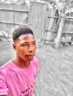 Alex's profile, a single 20-year-old a man in Baguida