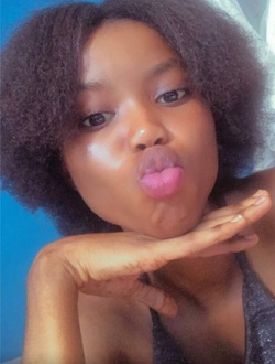 Emma's profile, a single 20-year-old a woman in Abidjan