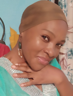 Lumière's profile, a single 43-year-old a woman in Achouka