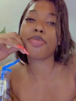 Luciana's profile, a single 26-year-old a woman in Yaoundé