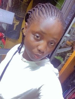 Carole's profile, a single 24-year-old a woman in Douala