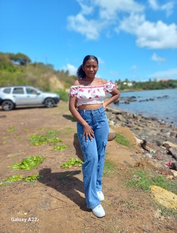 Elodie's profile, a single 26-year-old a woman in Aborano