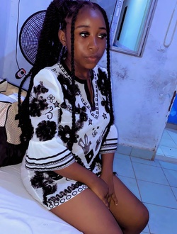 Léa's profile, a single 22-year-old a woman in Douala