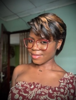 Laure's profile, a single 23-year-old a woman in Douala