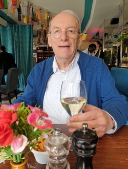 Alain's profile, a single 75-year-old a man in Paris
