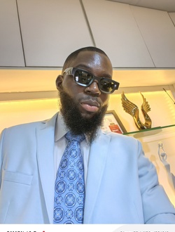 Desmond's profile, a single 35-year-old a man in Lagos Island