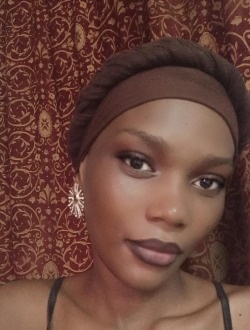 Sephora's profile, a single 20-year-old a woman in Abi