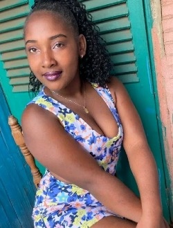 Vololona's profile, a single 18-year-old a woman in 67 Ha