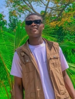 Ben's profile, a single 19-year-old a man in Aného