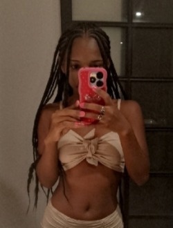 Mari's profile, a single 24-year-old a woman in Nosy-Be