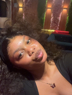 Jessica's profile, a single 21-year-old a woman in Abidjan