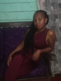 Manitra's profile, a single 25-year-old a woman in 67 Ha