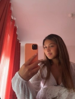 Marie's profile, a single 23-year-old a woman in Brest