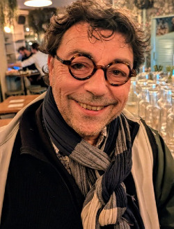 Francis's profile, a single 68-year-old a man in Courbevoie