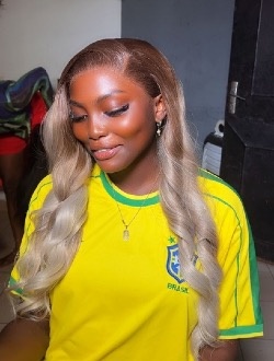 Miranda's profile, a single 18-year-old a woman in Douala