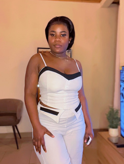 Minever's profile, a single 25-year-old a woman in Douala