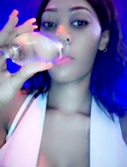 Marie's profile, a single 33-year-old a woman in Douala