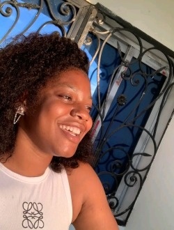 Andréa Vanena's profile, a single 25-year-old a woman in Aboué