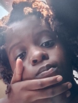 Didi's profile, a single 19-year-old a woman in Libreville