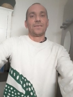 Walter's profile, a single 43-year-old a man in Poitiers