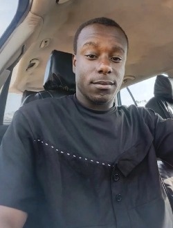 Hash's profile, a single 25-year-old a man in San-Pédro