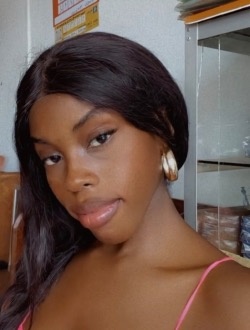 Michèle's profile, a single 24-year-old a woman in Yaoundé