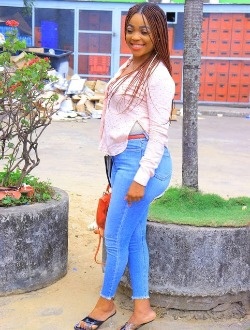 Douce's profile, a single 35-year-old a woman in Petit Abidjan-Youkou