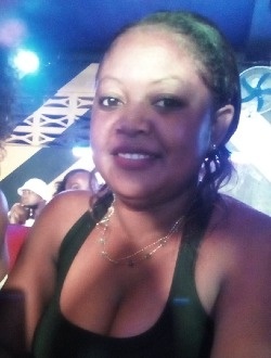 Rosia's profile, a single 36-year-old a woman in Nosy-Be