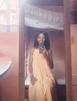 Julia's profile, a single 22-year-old a woman in Nosy-Be