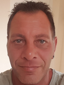 Olly's profile, a single 57-year-old a man in Lille