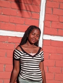 Linthicia's profile, a single 20-year-old a woman in Ampitana-Firaisana
