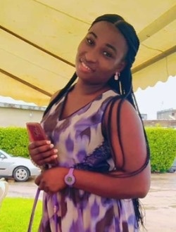 Ange Debora's profile, a single 31-year-old a woman in Paris Léona