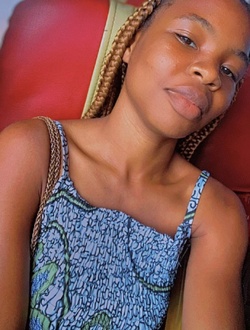 Elie's profile, a single 26-year-old a woman in Douala