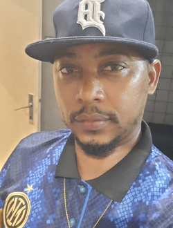 Yves's profile, a single 38-year-old a man in Douala