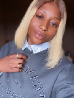 Flora's profile, a single 23-year-old a woman in Dschang