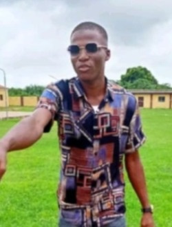 Raje's profile, a single 18-year-old a man in Qornet El Hamra