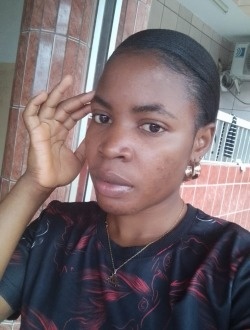 Royale's profile, a single 33-year-old a woman in Yaoundé