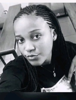 Paola's profile, a single 20-year-old a woman in Douala