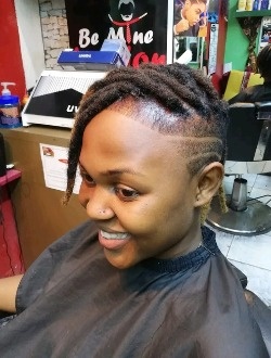 Queen's profile, a single 26-year-old a woman in Douala